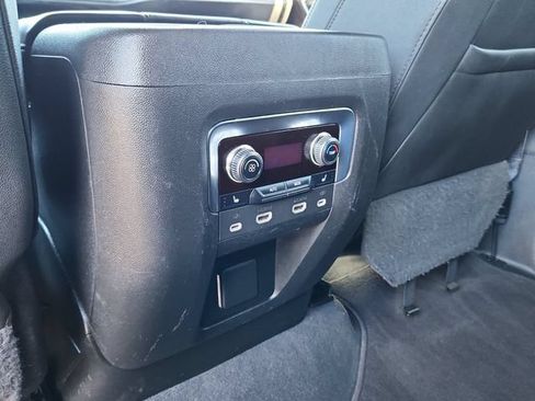 Used 2022 GMC Yukon XL SLT w/ SLT Luxury Package AWD/4WD image 31