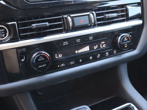 Used 2024 Nissan Pathfinder SV FWD image 25