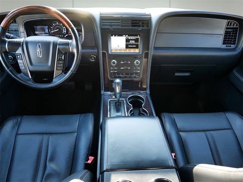 Used 2016 Lincoln Navigator Reserve image 14