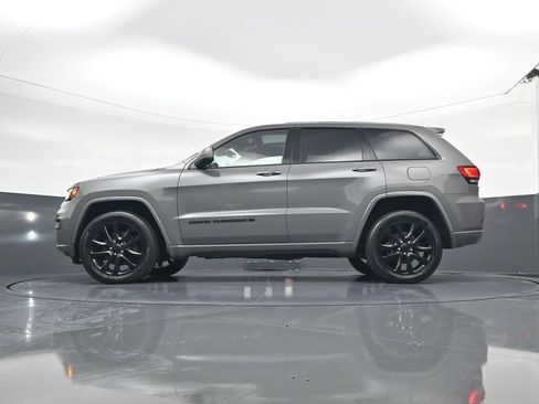 Used 2022 Jeep Grand Cherokee Laredo X image 20