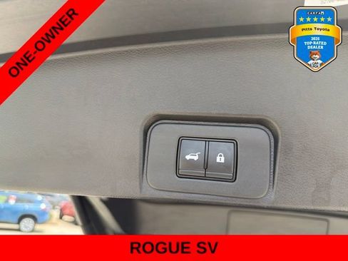 Used 2025 Nissan Rogue SV FWD image 12