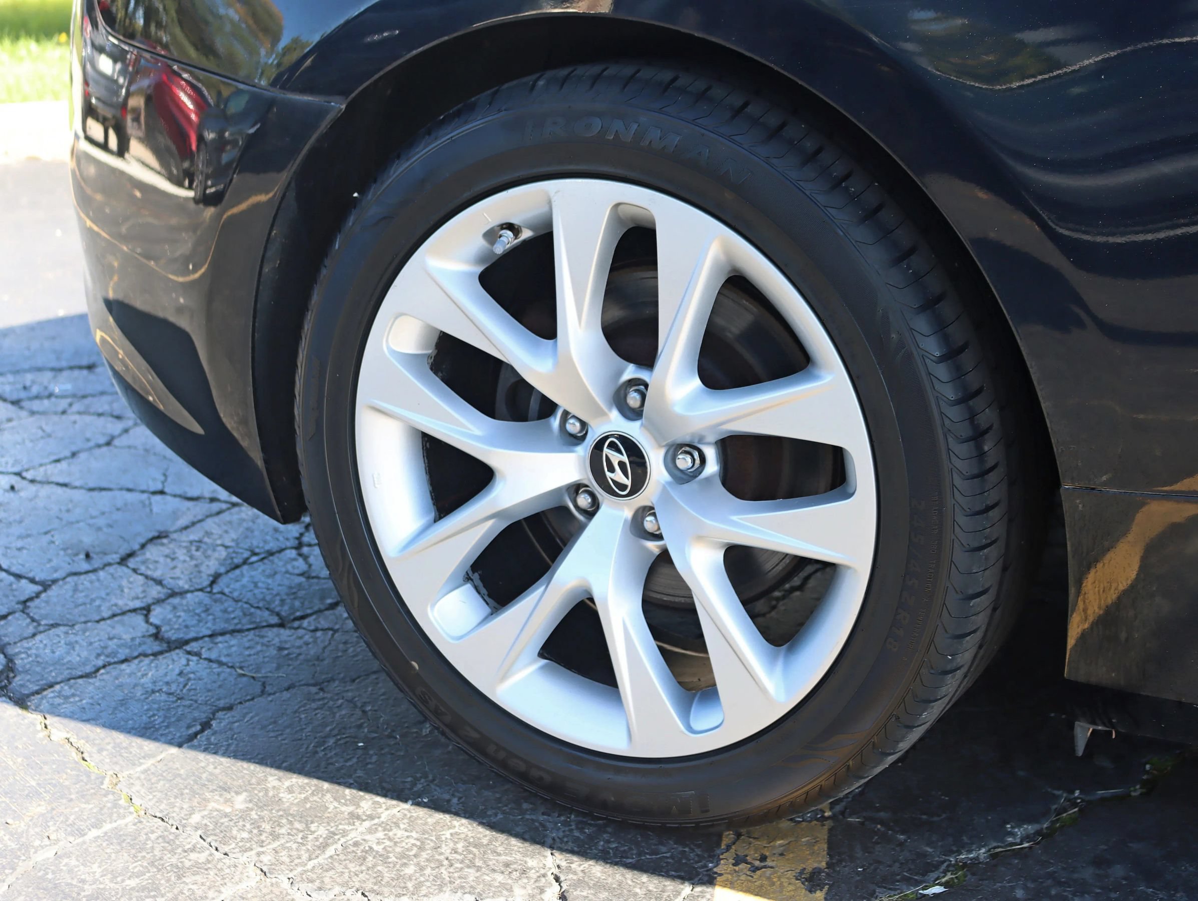 Used 2014 Hyundai Genesis 3.8 RWD image 6