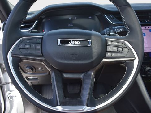 Used 2025 Jeep Grand Cherokee L Limited w/ Luxury Tech Group II AWD/4WD image 12
