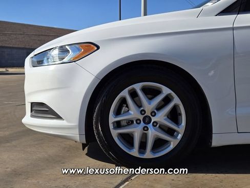 Used 2014 Ford Fusion SE FWD image 9