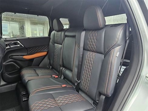 New 2025 Mitsubishi Outlander SEL image 12