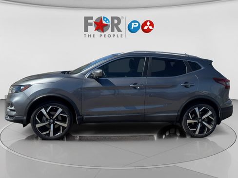 Used 2020 Nissan Rogue Sport SL image 2
