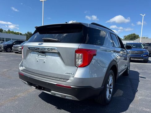 Used 2024 Ford Explorer XLT w/ Equipment Group 202A AWD/4WD image 7