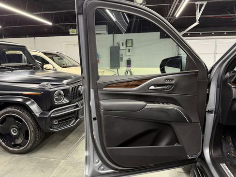 Used 2023 Cadillac Escalade Premium Luxury image 21