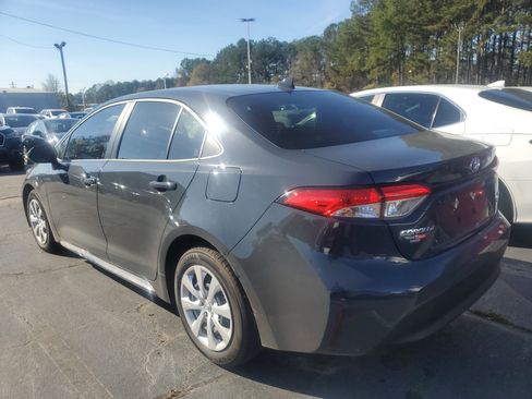 Used 2025 Toyota Corolla LE image 4