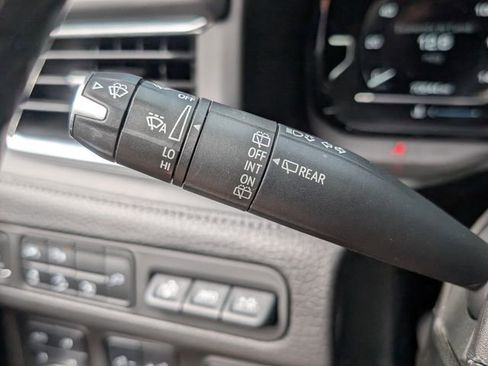 Used 2022 GMC Yukon Denali w/ Denali Ultimate Package image 33