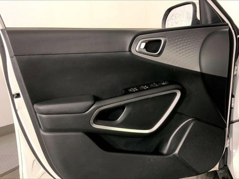 Used 2025 Kia Soul LX w/ LX Technology Package image 24