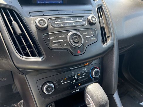 Used 2018 Ford Focus SE FWD image 37
