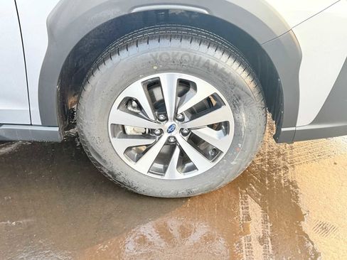 Used 2025 Subaru Outback Premium w/ Popular Package #1A image 7