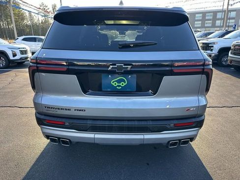 Used 2025 Chevrolet Traverse Z71 w/ Enhanced Driving Package image 7