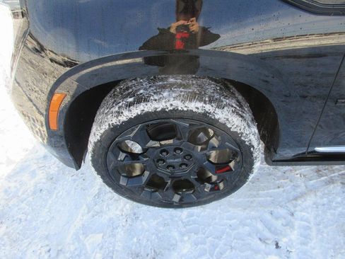 New 2026 GMC Yukon XL Denali w/ Denali Reserve Package image 11