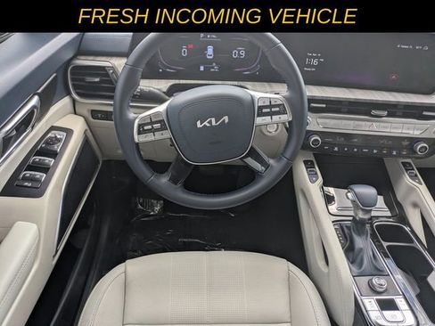 Used 2024 Kia Telluride EX w/ EX Captain's Chair Package FWD image 13