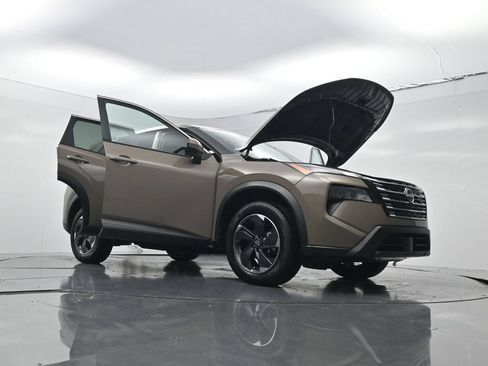 Used 2025 Nissan Rogue SV AWD/4WD image 32