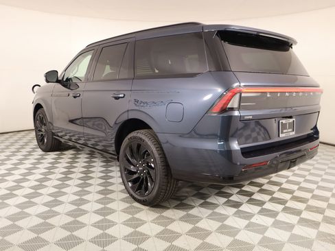 New 2026 Lincoln Navigator Reserve w/ Jet Appearance Package AWD/4WD image 24