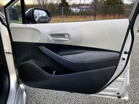 Used 2022 Toyota Corolla LE image 21