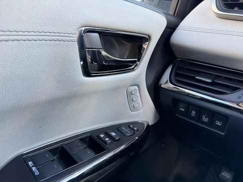 Used 2015 Toyota Avalon Limited image 24