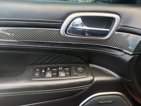 Used 2017 Jeep Grand Cherokee SRT image 12