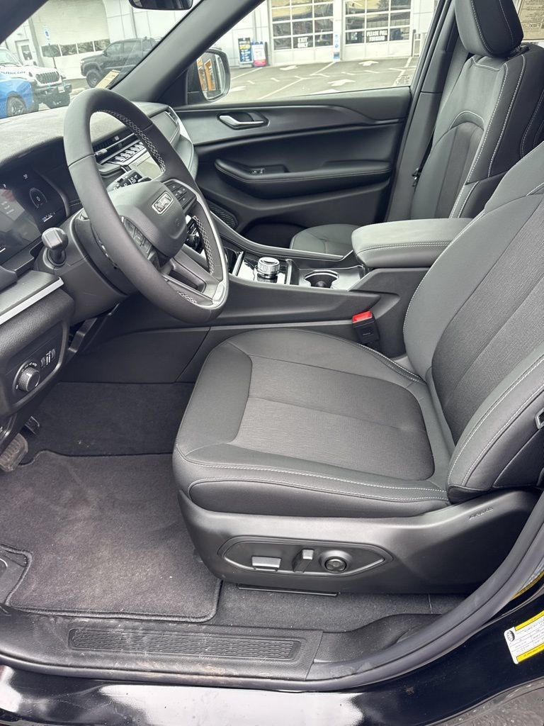 New 2026 Jeep Grand Cherokee Laredo X AWD/4WD image 9
