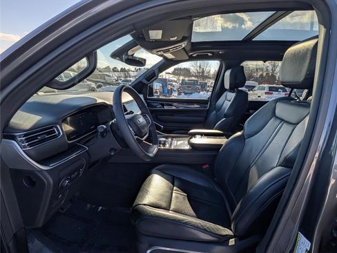 Used 2024 Jeep Wagoneer 4WD w/ Premium Group I image 15