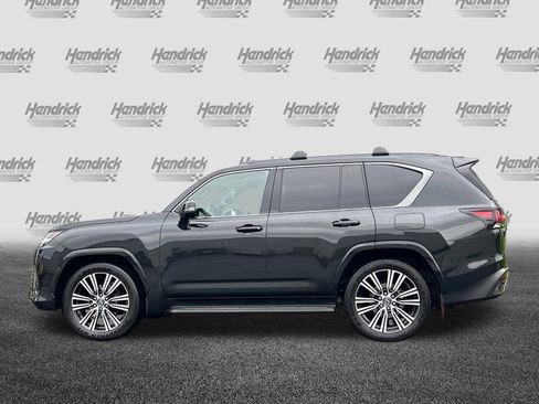 Used 2025 Lexus LX 600 4WD w/ Appearance Package image 8