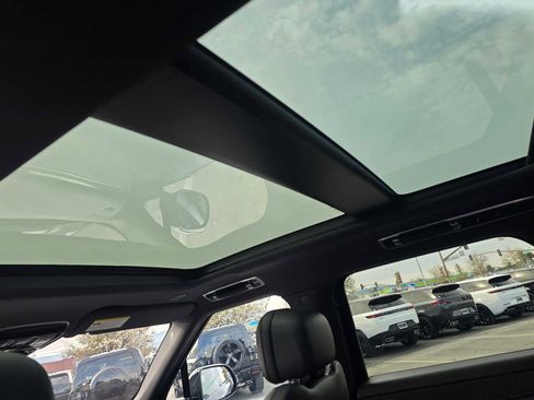 Used 2023 Land Rover Range Rover Sport SE Dynamic image 21