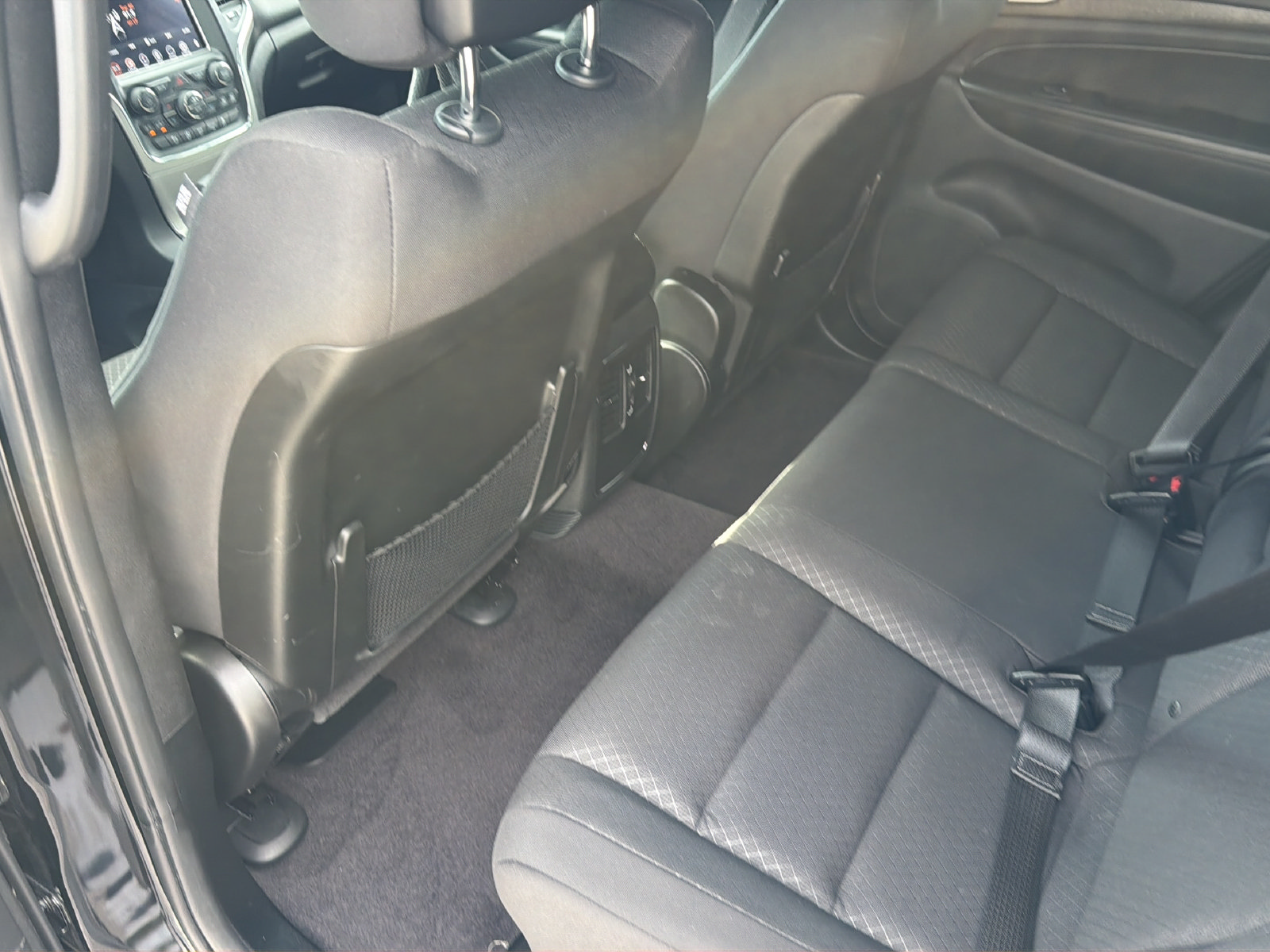 Used 2018 Jeep Grand Cherokee Laredo RWD image 32