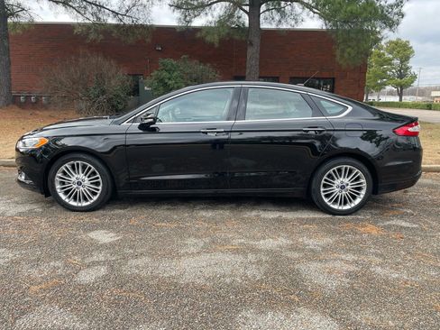 Used 2016 Ford Fusion SE w/ Equipment Group 202A image 2
