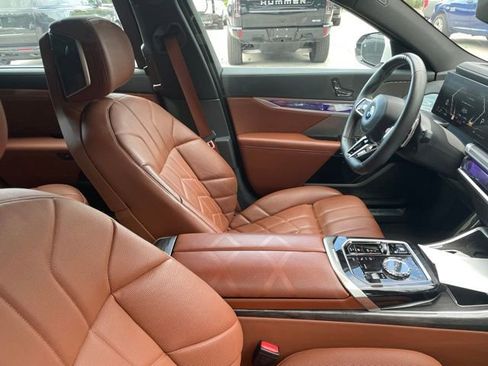 Used 2023 BMW 760i xDrive AWD/4WD image 8