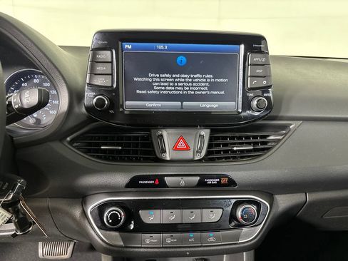 Used 2020 Hyundai Elantra GT FWD image 17