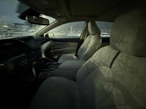 Used 2021 Toyota Camry XLE image 5