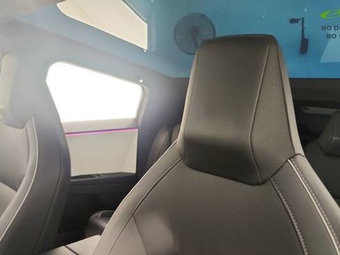 Used 2024 Tesla Cybertruck AWD Crew Cab image 31