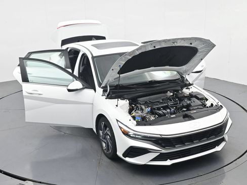 Used 2025 Hyundai Elantra Limited FWD image 37
