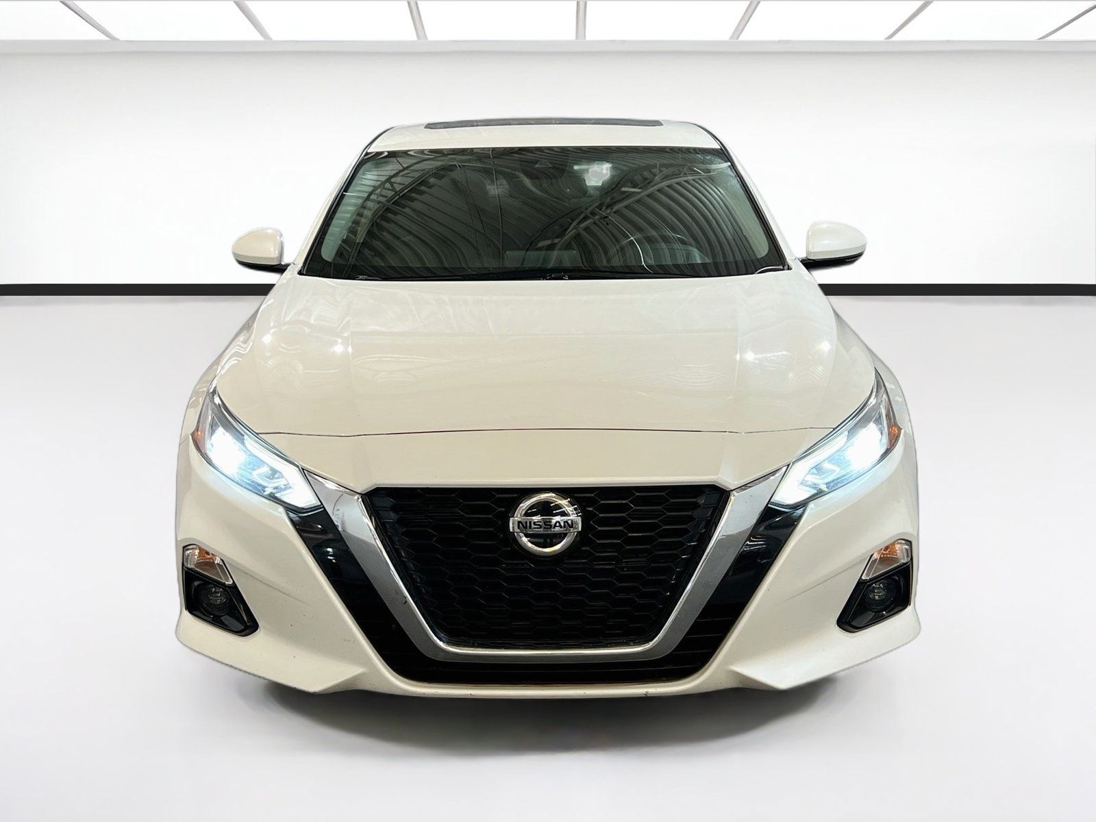Used 2019 Nissan Altima 2.5 Platinum FWD image 2