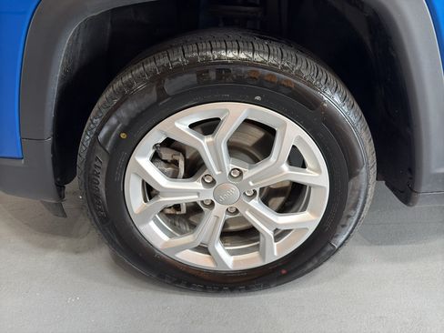 Used 2024 Jeep Compass Latitude AWD/4WD image 9