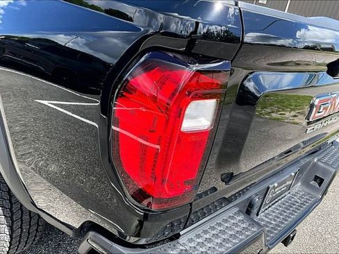Used 2025 GMC Canyon AT4 w/ Technology Plus Package AWD/4WD image 19
