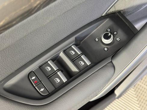 Used 2019 Audi Q5 Prestige w/ Prestige Package image 24