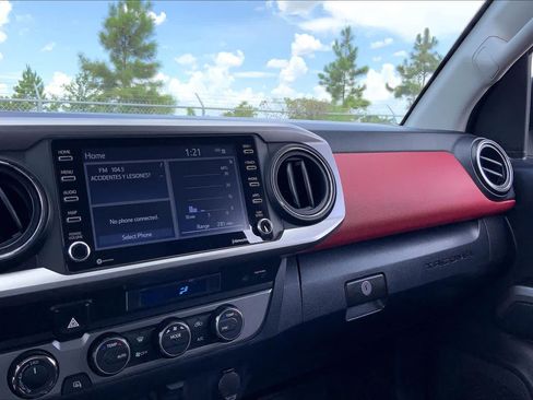 Used 2022 Toyota Tacoma SR5 AWD/4WD image 35