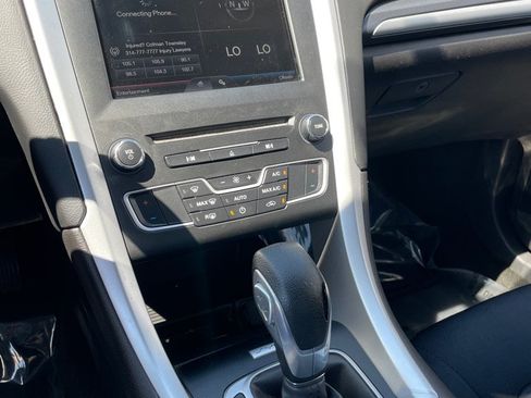 Used 2016 Ford Fusion SE FWD image 13
