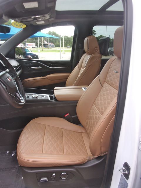 Used 2023 Cadillac Escalade ESV Premium Luxury w/ Performance Package AWD/4WD image 29