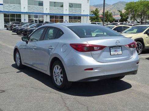 Used 2018 MAZDA MAZDA3 Sport w/ Preferred Equipment Package FWD image 5
