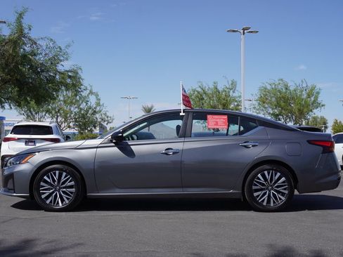 Certified 2025 Nissan Altima 2.5 SV FWD image 2