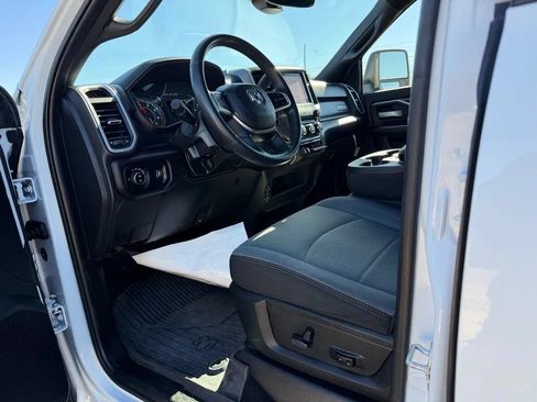 Used 2024 RAM 2500 Big Horn AWD/4WD image 16