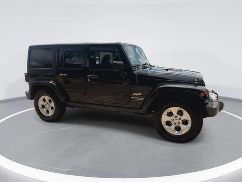 Used 2014 Jeep Wrangler Unlimited Sahara w/ Connectivity Group AWD/4WD image 2