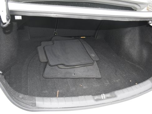 Used 2020 Hyundai Elantra SE w/ Cargo Package (C1) image 16