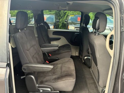 Used 2019 Dodge Grand Caravan SE FWD image 20