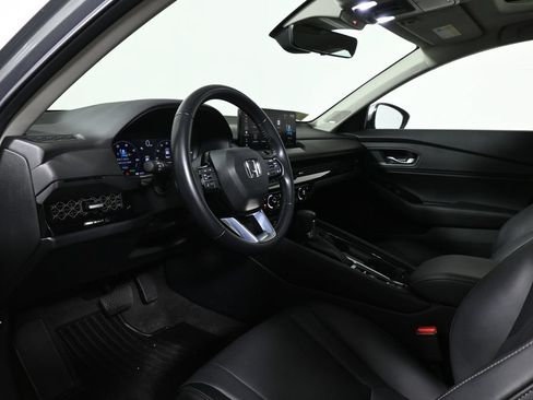 Used 2024 Honda Accord Touring image 4